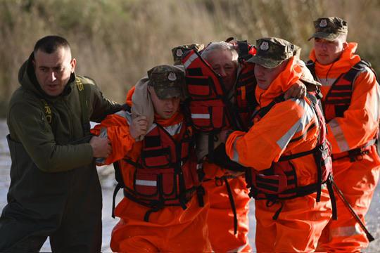 Përmbytjet në vend  Mbi 155 efektivë në terren  dhjetëra mjete të angazhuara në ndihmë të qytetarëve