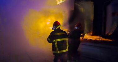 Dy zjarre gjatë natës në Mirditë dhe Kurbin. Digjet një autobot dhe një servis makinash