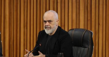 “Të lehtësojmë studentët nga barra e qirasë”/ Rama: Kampus universitar në Durrës edhe për studentë të Tiranës