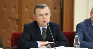 “Të gatshëm të bashkëpunojmë”, Balla – opozitës: Mos humbisni kohë përbetime revolucionesh