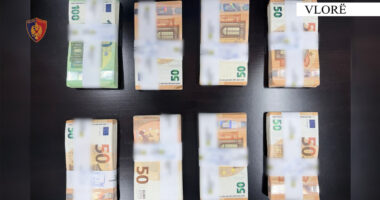 Tentoi të nxirrte jashtë vendit 45 000 euro të padeklaruara/ Sarandë, procedohet greku