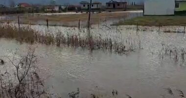 Kurbin, tërhiqet uji në Adriatik/ Kryeplaku: Do të nisin vlerësimet e dëmeve