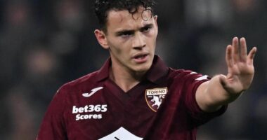 “Kokë a pil” me Asllanin/ Inter në telashe për fatin e mesfushorit të kombëtares shqiptare