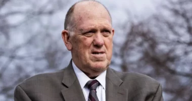 Kush është Tom Homan, ‘cari i kufirit’ i Trump i dërguar në Minneapolis?