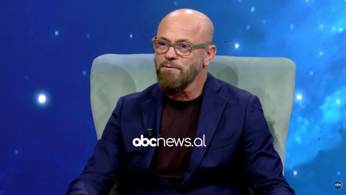 Rrefehet Adrian Çene  Vlerësimi nga Zgarbi dhe kritikë të tjerë  vula e suksesit