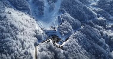 “E mbuluar’ nga dëbora/ Rama ndan pamjet me dron nga Dardha: Magjike!