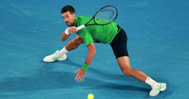 Djokovic “kërcënon” Federer/ Tenisti serb e nis mbarë, 100 fitore në “Australian Open”