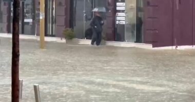 Shirat përmbytin Durrësin/ Qyteti nën “pushtetin” e ujit, vështirësi në qarkullim