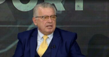 Trump një vit në pushtet/ Shala: Po ndryshon gjithçka për të arritur gjithçka. Kamberi: Lufta diplomatike është shpallur në…