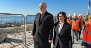 Pas takimit me kryebashkiakët, Rama inspekton punimet në shëtitoren “Taulantia”