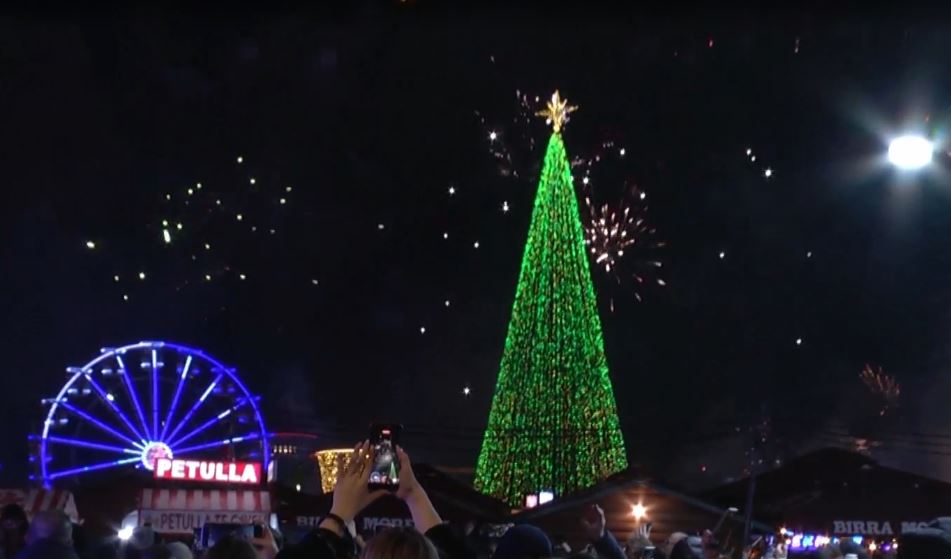 Festime në Tiranë/ “Troket” 2026, viti i ri me spektakël fishekzjarresh