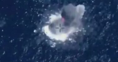 Forcat amerikane shkatërrojnë pesë anije droge në operacione ajrore, 8 të vrarë