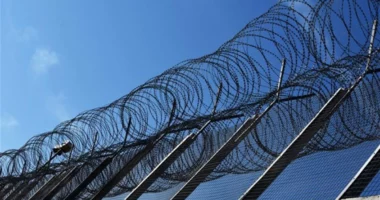 I dënuari shqiptar goditet me thikë në burgun grek