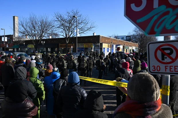 Përplasje në Minneapolis  agjentët federalë vrasin një person