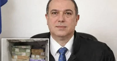 Kontrolle gjyqtarit/ RMV, fshehu paratë në mur, 350 mijë euro në banesën e prindërve