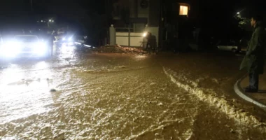 Dy viktima nga moti i keq në Greqi, rrugë të bllokuara dhe ndërprerje të energjisë në disa zona