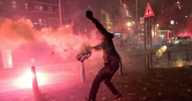 ‘Festë e pazakontë’ në Hollandë/ Policia përballet me dhunë të paprecedentë në natën e ndërrimit të viteve