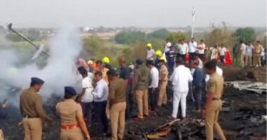 Pamjet/ Avioni shpërthen në flakë, vdes lideri politik indian