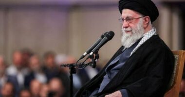 Lideri suprem Khamenei: Trump, përgjegjës për viktimat dhe dëmet ndaj kombit iranian