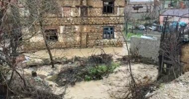 Reshjet në Korçë/ Dy lumenj rrezikojnë të dalin nga shtrati, thirrje banorëve të tregojnë kujdes, strukturat në gatishmëri