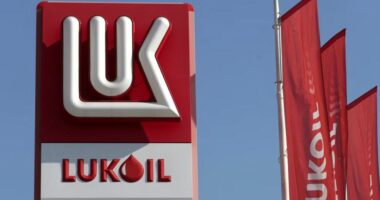 Firma amerikane Carlyle arrin marrëveshjet për t’i blerë asetet globale të Lukoil rus