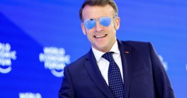 Macron: Trump synon hapur ta dobësojë dhe nënshtrojë Evropën