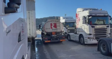 Përfundon bllokada e transportuesve të Malit të Zi