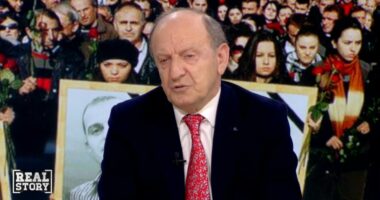 “Berisha të qëndrojë në shtëpi çdo 21 janar”, Leka: Protesta e heshtur në bulevard, mesazh për drejtësinë e re