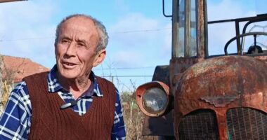 Mes bujqësisë dhe mekanikës/ Historia e Asllan Ishmakut që punon me “ursus” polak të vitit 1960