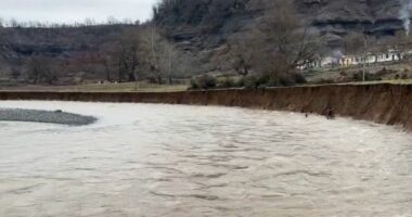 VIDEO/ Prurje të rrëmbyeshme të lumenjve në Mirditë, tokat bujqësore nën ujë, rrezikohet linja elektrike