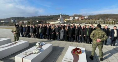 Përkujtohet sulmi i dytë ndaj Jasharëve/ Gucati: Familjet e dëshmorëve janë harruar