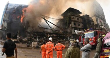 Zjarri në qendrën tregtare në Pakistan, shkon në 21 numri i viktimave, mbi 60 persona ende të zhdukur