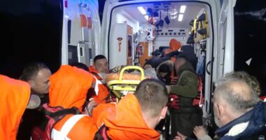 Vjosa, ferri i Ferrasit/ Nisin evakuimet, vërshimi i lumit rrezikon banesat