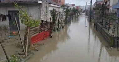 “Paralizohet” Durrësi/ Ura e fshatit Borç rrezikon të shembet, 10 familje të evakuuara, pezullohet mësimi në të gjitha shkollat e kopshtet