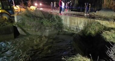 Reshjet në Fier, situata kritike/ Kryebashkiaku Subashi në terren. Fokus, argjinatura e Çervenit