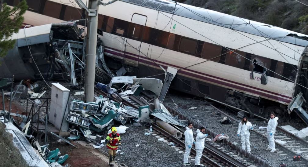 Përplasja vdekjeprurëse e trenave në Spanjë  Hetimi zbulon defekt në shina