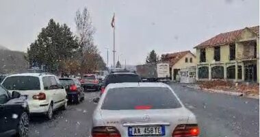 Nis dëbora në Pogradec, qarkullimi vijon normalisht