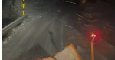 Bora përfshin qarkun e Shkodrës/ Disa automjete bllokohen në segmente të ndryshme, policia dhe borëpastrueset në terren