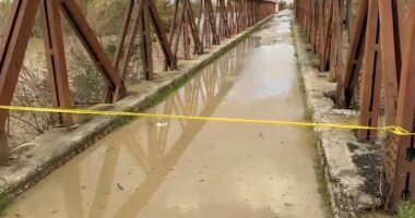 Niveli i ujit mbi urën e vjetër të Mifolit, policia ndalon lëvizjen