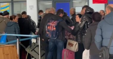 Fluks udhëtarësh në portin e Vlorës, autoritetet shtojnë numrin e sporteleve