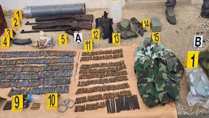 Gjenden armë në Leposavic  Fishekë dhe uniforma serbe në veri