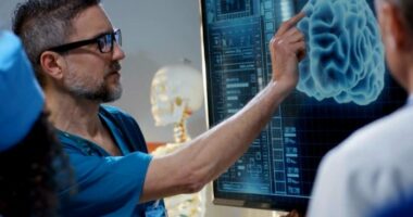 Studimi: Zbulohen dy nënlloje të sklerozës multiple