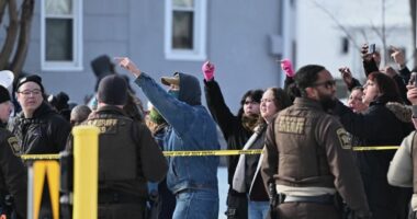 Tensione në Minneapolis, pasi oficeri i emigracionit qëlloi për vdekje një grua