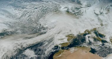 Alarm i kuq, stuhia “Goretti” i afrohet Britanisë së Madhe