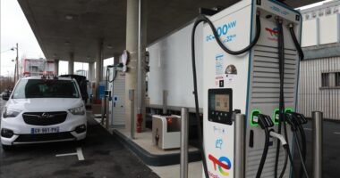 SHIFRAT/ Shitjet globale të automjeteve elektrike arritën nivel rekord në vitin 2025