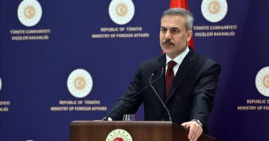 Ministri i Jashtëm: Turqia kundërshton “çdo ndërhyrje ushtarake” ndaj Iranit