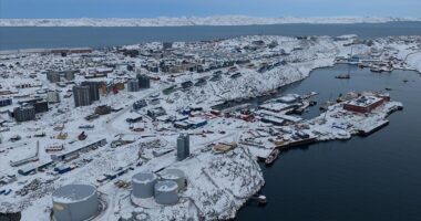 Oficerët holandezë përfundojnë misionin e zbulimit dhe largohen nga Groenlanda