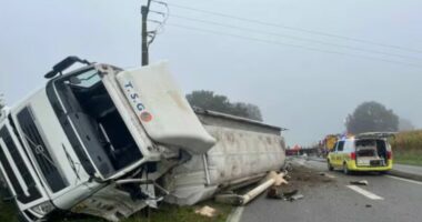 VIDEO/ Stuhia e fuqishme përfshin Turqinë, kamioni rrëzohet në mes të rrugës