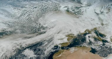 Stuhia Goretti godet Evropën me erëra të forta dhe reshje të dendura shiu