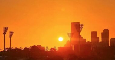 Vala e të nxehtit në Australi, Melburni përgatitet për ditën më të nxehtë në 17 vjet